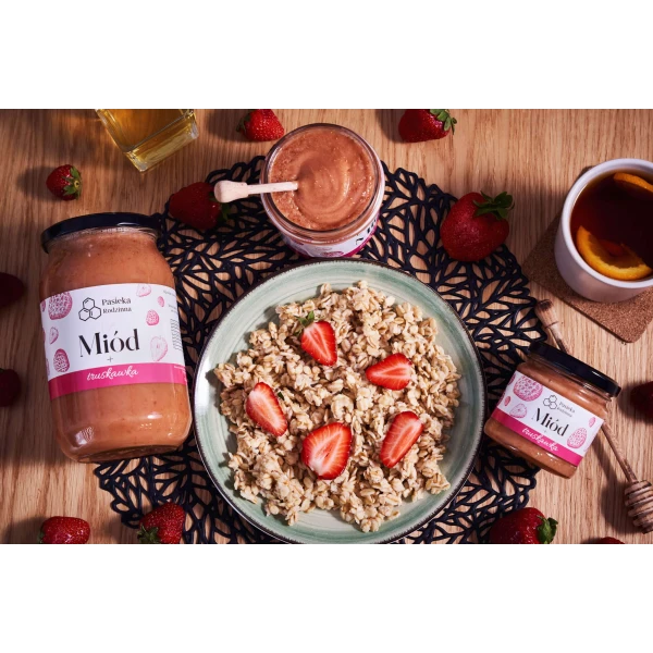 PASIEKA RODZINNA MIÓD Z TRUSKAWKĄ 410G